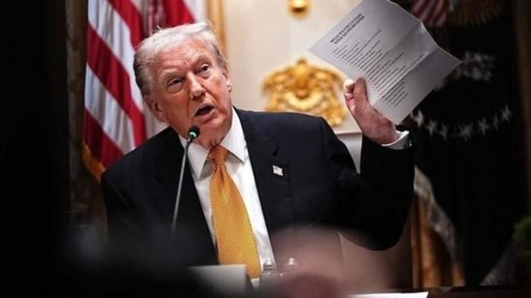 அமெரிக்கர்களுக்கு $2,000 ஈவுத்தொகையை அறிவித்தார் டிரம்ப்  