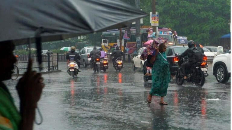 தமிழகம், புதுச்சேரியில் இன்று மித மழை நீடிக்கும்: வானிலை மையம் எச்சரிக்கை  