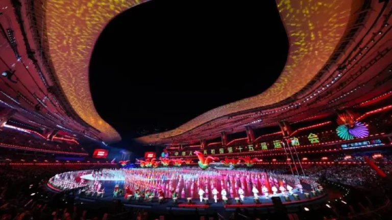 சீனா : 15வது தேசிய விளையாட்டு போட்டிகள் கோலாகலமாக தொடக்கம்!