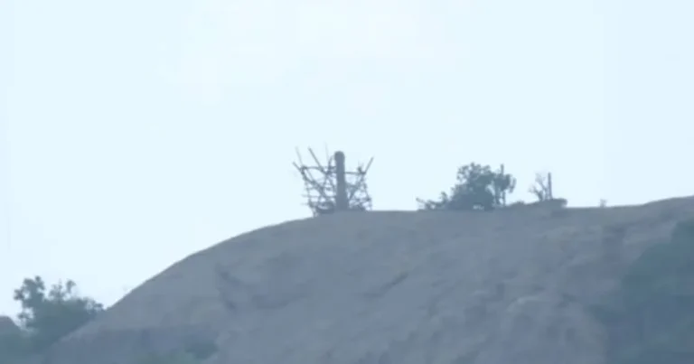 திருப்பரங்குன்றம் மலை தீப தூணைச் சுற்றி தடுப்புகள் அமைத்த காவல்துறை – இந்து அமைப்புகள் கண்டனம்!