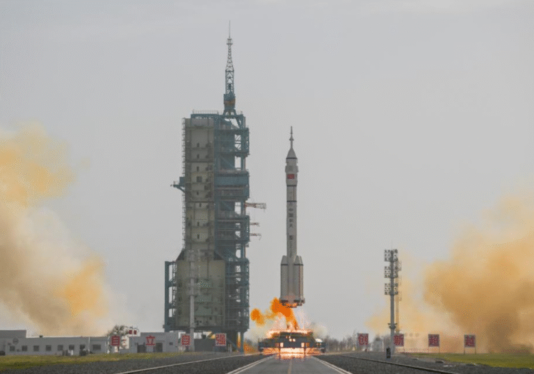 விண்வெளிக்கு வெற்றிகரமாக செல்லும் ஷென்சோ 22 விண்கலம்