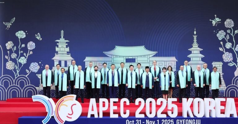 32ஆவது ஏபெக் உச்சி மாநாட்டின் இரண்டாவது கூட்டம்