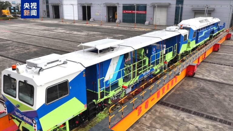 தாய்லாந்து மற்றும் உஸ்பெகிஸ்தானுக்கு ஏற்றுமதி செய்யப்படும் இருப்புப்பாதைப் பராமரிப்பு வாகனங்கள் தயார்！