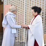 பெய்ஜிங் மக்கள் கலை அரங்கத்தை சீன-பிரெஞ்சு அரசுத் தலைவர்களின் மனைவிகள் பார்வையிட்டனர்