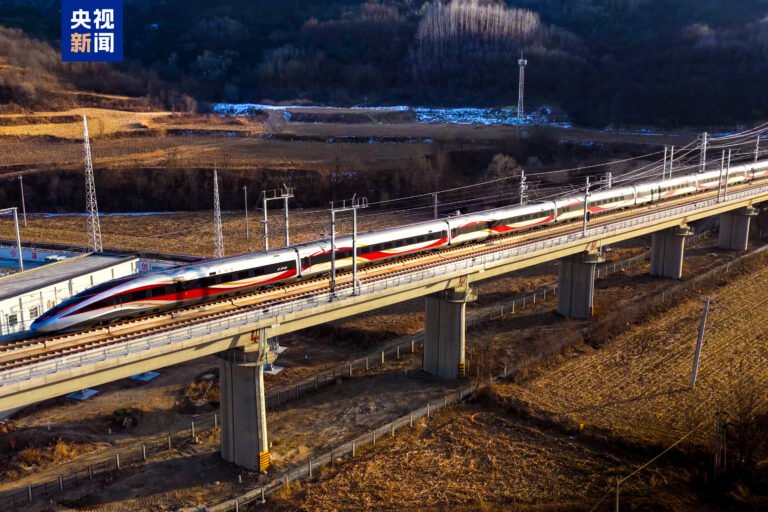 சிஆன் மற்றும் யான்ஆன் நகரங்களுக்கிடையே அதிவேக ரயில் பாதை இயக்கம்