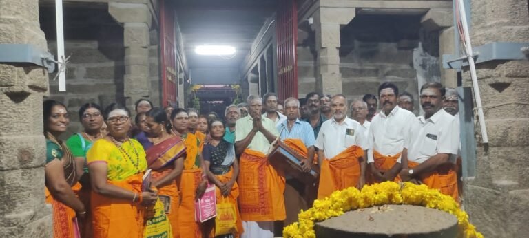 பழவூர் நாறும்பூ நாத சுவாமி திருக்கோயிலில் மார்கழி பஜனை