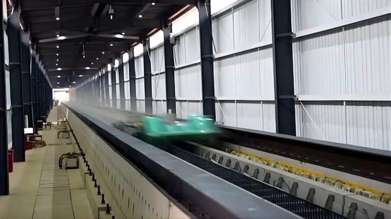 கண்ணிமைக்கும் நேரத்தில் 700 கிமீ வேகம்! சீனா புதிய உலக சாதனை  