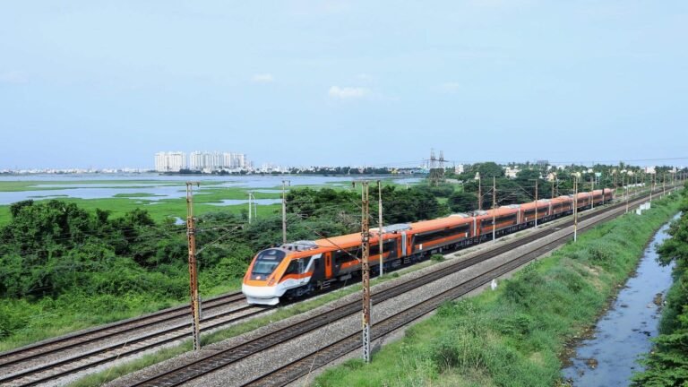 இனி தட்கல் முன்பதிவுக்கு OTP கட்டாயம்; தரகர்களைத் தடுக்க ரயில்வே புதிய விதி  