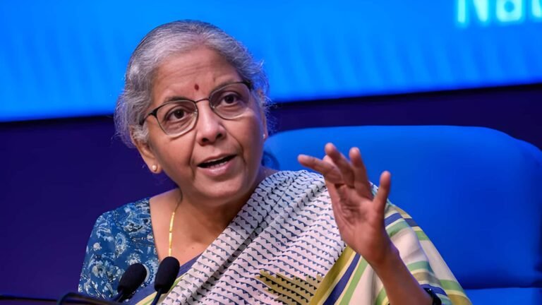 காப்பீட்டுத் துறையில் 100% அந்நிய நேரடி முதலீட்டை முன்மொழியும் மசோதா மக்களவையில் தாக்கல்  