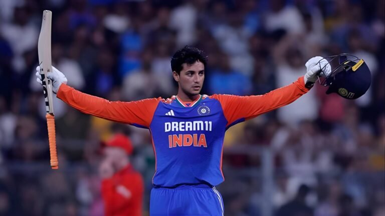 டி20யில் ஒரே வருடத்தில் 100 சிக்ஸர்கள் அடித்து அபிஷேக் ஷர்மா வரலாற்றுச் சாதனை  