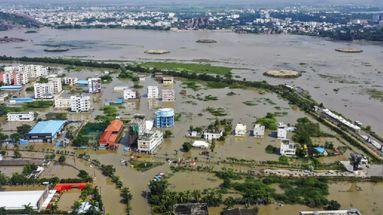 வெள்ள பாதிப்புக்கு பிறகு இயல்பு நிலை திரும்பும் இலங்கை!