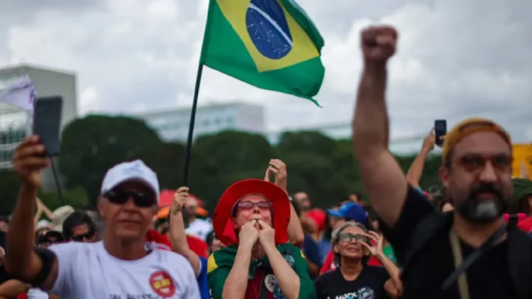 பிரேசில் : முன்னாள் அதிபருக்கு ஆதரவான மசோதாவுக்கு கடும் எதிர்ப்பு!