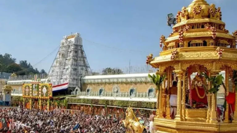 திருப்பதி கோயிலுக்கு ரூ.1.20 கோடி மதிப்பிலான பிளேடுகளை நன்கொடையாக வழங்கிய பக்தர்!