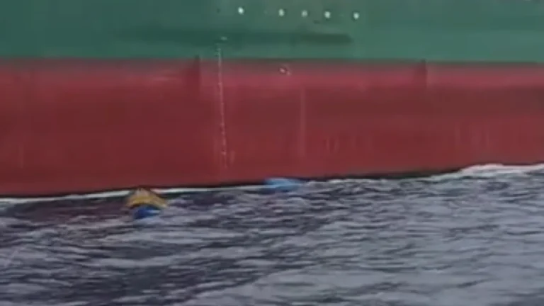 3 நாட்டு படகுகள் மீது கப்பல் மோதி விபத்து – நல்வாய்ப்பாக உயிர் தப்பிய மீனவர்கள்!