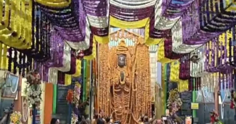 அனுமன் ஜெயந்தி – நாமக்கல் ஆஞ்சநேயருக்கு ஒரு லட்சத்து 8 வடை மாலை அலங்காரம்!