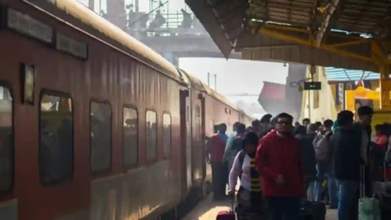 நாடு முழுவதும் ரயில் பயண கட்டணம் உயர்வு!