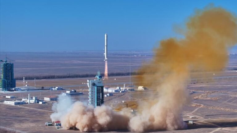 செயற்கைக்கோள் ஏவுதல் வெற்றி குறித்து சீன மற்றும் அல்ஜீரிய அரசுத் தலைவர்களின் வாழ்த்துகள்