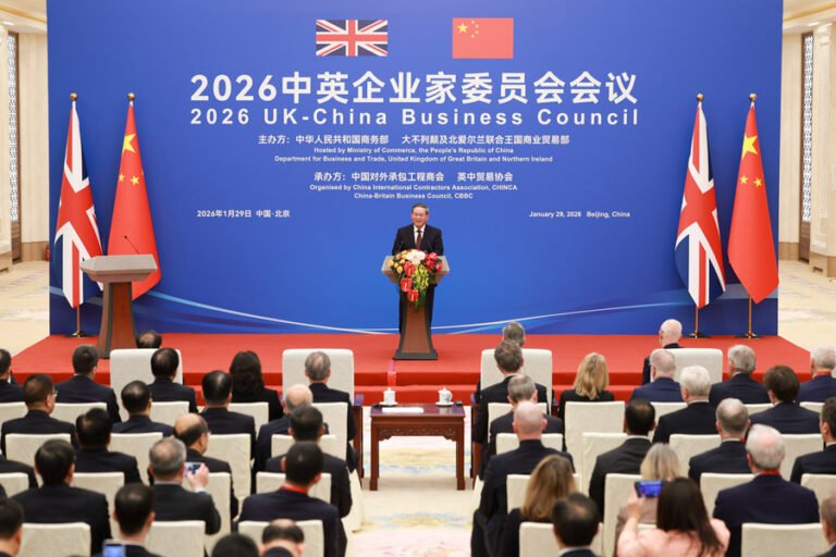 பிரிட்டன்-சீன வர்த்தக கவுன்சில் கூட்டத்தின் நிறைவு விழாவில் லீச்சியாங் பங்கெடுப்பு