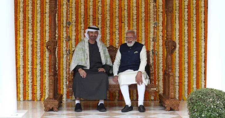 ஐக்கிய அரபு அமீரக அதிபருக்கு ஜூலா ஊஞ்சல் பரிசளிப்பு!