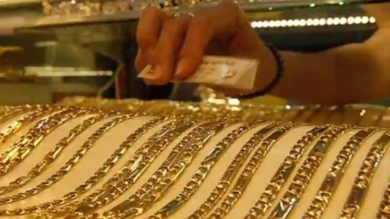 அதிரடியாக குறைந்த தங்கம் விலை…இன்றைய ரேட் இது தான்!