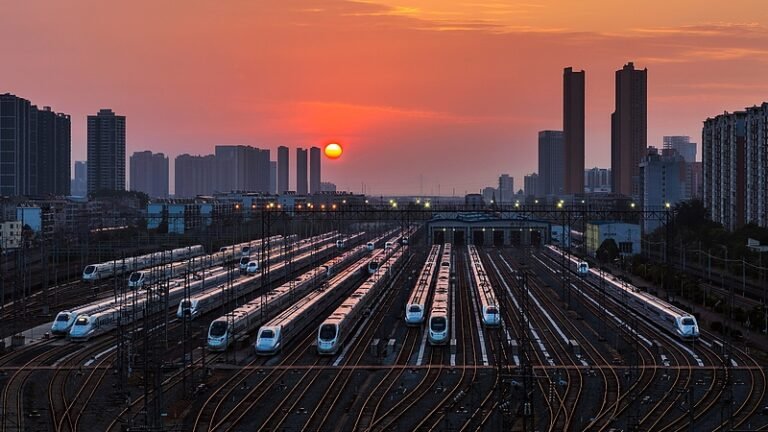 சீன இருப்புப்பாதைகளின் மொத்த நீளம் 165000 கி.மு.