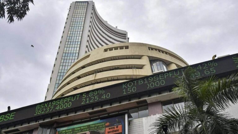 வர்த்தக கவலைகள் காரணமாக சென்செக்ஸ் 450 புள்ளிகள் சரிந்தது,நிஃப்டி 25,450க்கு கீழே சரிந்தது  