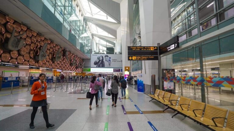 குடியரசு தினம்: டெல்லி விமான நிலையம் மூடப்படும் – ஆயிரக்கணக்கானோர் பாதிப்பு  