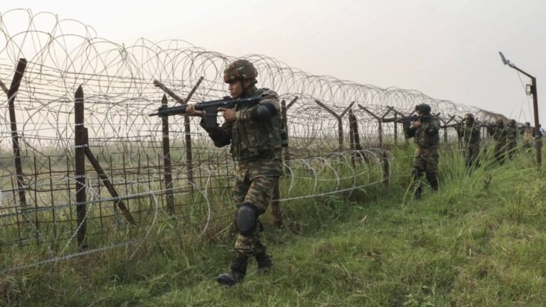 ஜம்மு-காஷ்மீர் எல்லைப்பகுதிகளில் சந்தேகத்திற்கிடமான ட்ரோன்கள் நடமாட்டம்;பாதுகாப்புப் படையினர் தீவிர தேடுதல் வேட்டை  