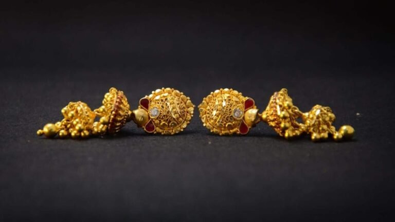 தொடர்ந்து ஏறும் தங்க விலை; இன்றைய தங்கம் வெள்ளி விலை நிலவரம்  