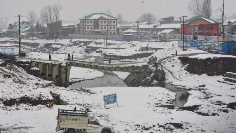 ஜம்மு-காஷ்மீர் சோனமார்க்கில் நள்ளிரவில் பனிச்சரிவு