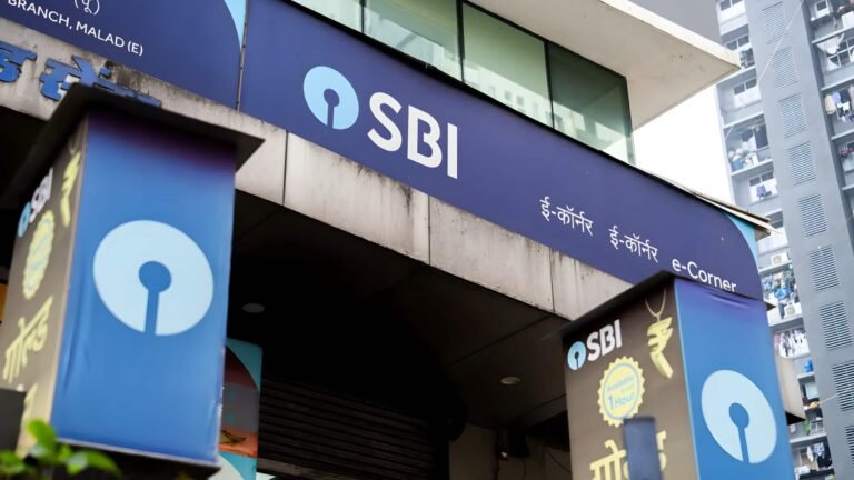 இனி, இலவச ஏடிஎம் வரம்புகளை தாண்டினால் எஸ்பிஐ அதிக கட்டணம் வசூலிக்கும்  