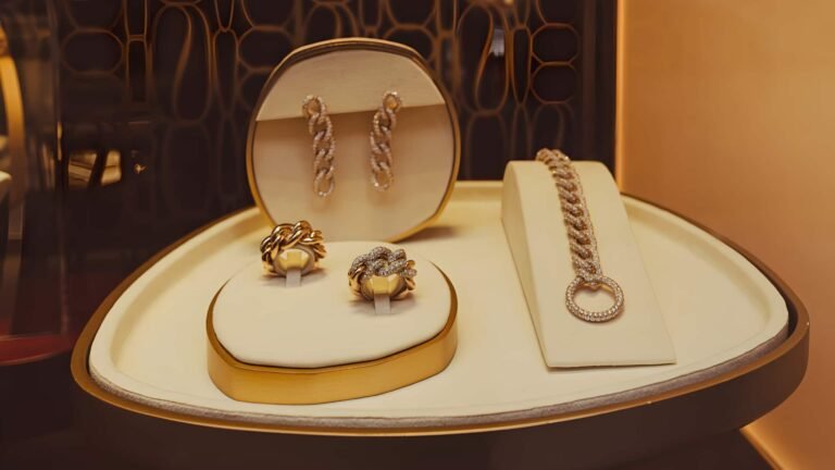 புதிய உச்சத்தை தொட்டது தங்க விலை! இன்றைய தங்கம், வெள்ளி விலை நிலவரம்  