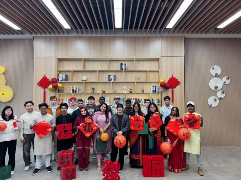 வசந்த விழாவின் சிறப்பம்சங்களை அனுபவித்த வெளிநாட்டு மாணவர்கள்