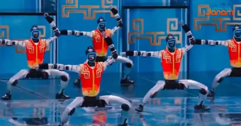 சீனாவின் பெய்ஜிங்கில் தற்காப்பு கலைகளை செய்து காட்டி வியக்க வைத்த மனித வடிவ ரோபோக்கள்!