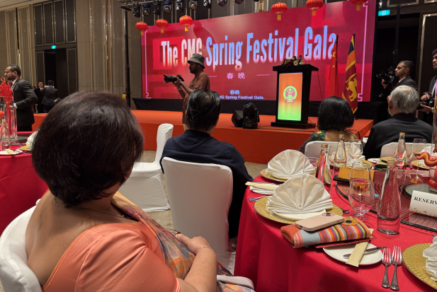 கொழும்பில் சீனத் தூதரகம் நடத்திய வசந்த விழா விருந்து