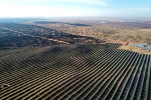 சீனாவில் சூரிய ஆற்றல் மூலம் மின்சார உற்பத்தித் திறன் அதிகரிப்பு