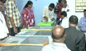 33 பதவிகள்… 100 பேர் போட்டி! இன்று நடைபெறுகிறது தமிழ்த் திரைப்பட தயாரிப்பாளர்கள் சங்க தேர்தல்