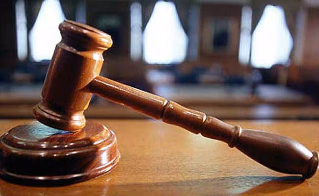 பெண்ணுறுப்பில் ஊடுருவாமல் விந்து மட்டும் வெளியேறினால் பாலியல் வன்கொடுமையாகாது… உயர் நீதிமன்றத்தின் பகீர் தீர்ப்பு…!!! 