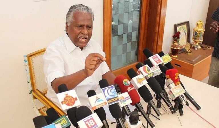 அவரை மனிதராகப் பார்க்கவே வெட்கப்படுகிறேன்!” – ஓபிஎஸ்-ஐ பிரித்து மேய்ந்த கே.பி.முனுசாமி..!! 