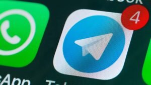 ரஷ்யாவில் வாட்ஸ்அப் மற்றும் டெலிகிராம் முடக்கம்; பின்னணி என்ன?  