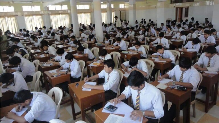 12 ஆம் வகுப்பு மதிப்பீடுகளுக்கான புதிய On-Screen Marking முறையை CBSE அறிமுகப்படுத்தியுள்ளது  