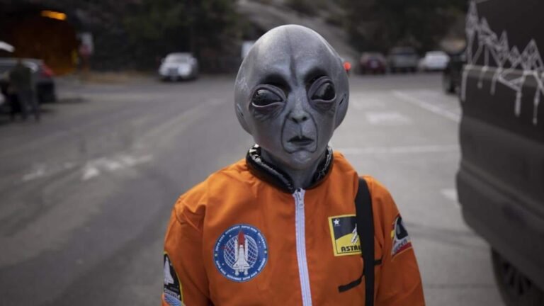 ஏலியன்கள் உண்மைதானா? – பல தசாப்த கால ரகசியங்களை உடைக்க உத்தரவிட்ட டிரம்ப்  