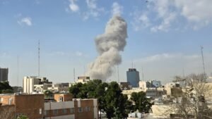 இஸ்ரேல் – அமெரிக்கா கூட்டுத் தாக்குதலுக்கு பதிலடியாக ஈரான் ஏவுகணை தாக்குதல்  