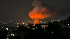 பாகிஸ்தான்-ஆப்கானிஸ்தான் இடையே வெடித்தது எல்லை போர்; இரு தரப்பிலும் தொடங்கிய வான்வழி தாக்குதல்கள்  