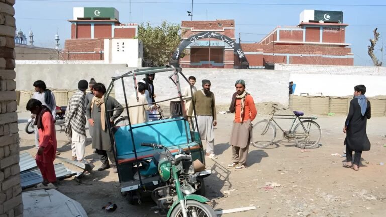 பாகிஸ்தானில் நடந்த தாக்குதல்களில் 14 பேர் கொல்லப்பட்டனர், 25 பேர் காயம்  