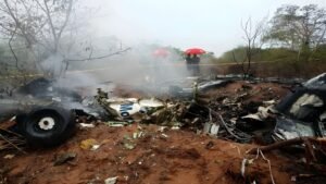 பொலிவியாவில் சரக்கு விமானம் விபத்து: 15 பேர் பலி, சிதறிக் கிடந்த கரன்சிகள்  