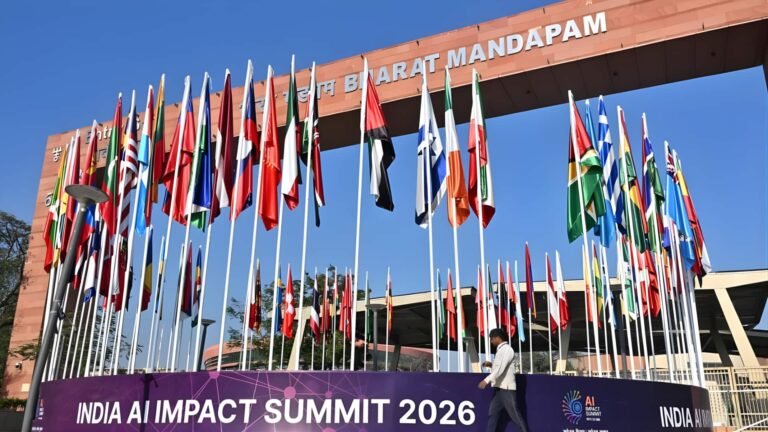 இந்தியா ஏஐ இம்பாக்ட் எக்ஸ்போ 2026 ஐ பிரதமர் மோடி தொடங்கி வைத்தார்!  