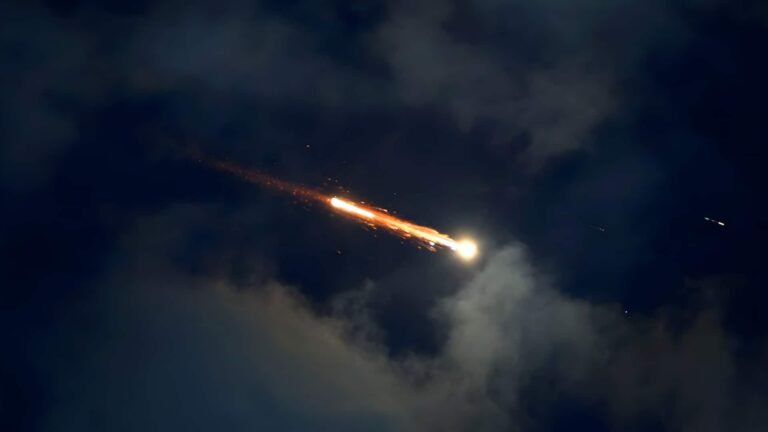 ஈரான் மீது இஸ்ரேல் திடீர் ஏவுகணைத் தாக்குதல்: தெஹ்ரானில் அடுத்தடுத்து குண்டுவெடிப்பு  