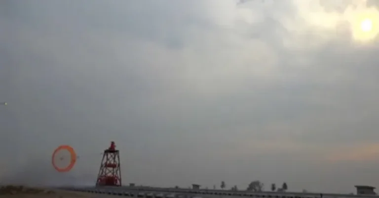 ககன்யான் திட்ட பாராசூட் சோதனை வெற்றிகரமாக பரிசோதனை!