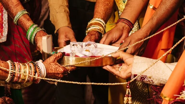 “₹31 லட்சம் எனக்கு வேணாம்!” திருமண மண்டபத்தில் நடந்த  நெகிழ்ச்சி சம்பவம்..!! 